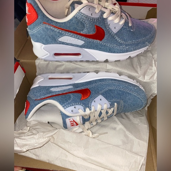 Brand new Nike Air Max 90. Box included. Size 8 men’s and 9.5 women’s - Picture 2 of 3
